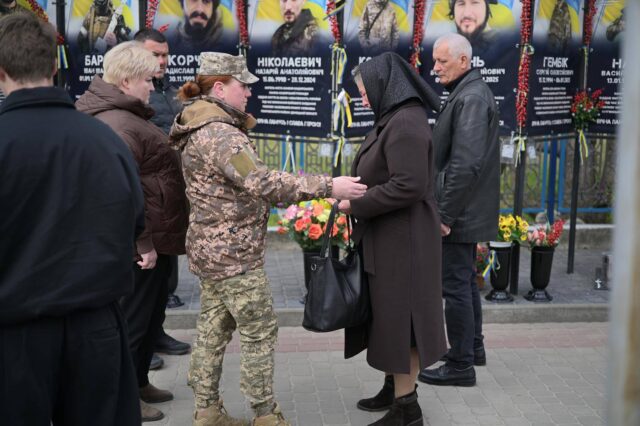 У Камені-Каширському нагородили ветеранів та вручили орден полеглого Героя його батькам У-Камені-Каширському-нагородили-ветеранів-та-вручили-орден-полеглого-Героя-його-батькам