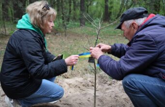 У Луцькій громаді на честь загиблих Героїв висадили 130 дубів пам’яті У-Луцькій-громаді-на-честь-загиблих-Героїв-висадили-130-дубів-пам’яті