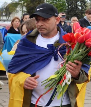 На-Волині-зустріли-звільненого-з-полону-воїна-Андрія-Жолоба.-ФОТО