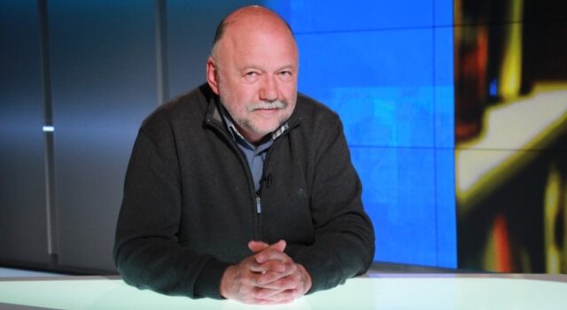 Андрій Курков: Україна як експортер військової допомоги та зменшення уваги до війни на Заході «Зачарованість-злом».-Андрій-Курков-про-російську-мову-в-українських-школах,-«кремлівського-кощея»-та-літературні-тренди