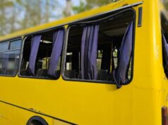 Окупанти вдарили дроном по маршрутці в Херсоні: загинуло двоє людей, багато поранених Окупанти-вдарили-дроном-по-маршрутці-в-Херсоні:-загинуло-двоє-людей,-багато-поранених