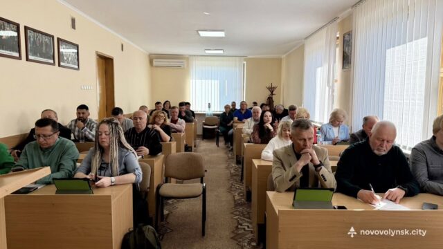 Позачергова сесія міськради Нововолинська: підтримка військових та соціальні ініціативи Відбулася-позачергова-сесія-Нововолинської-міської-ради