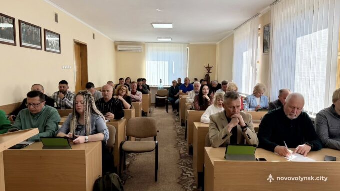 Позачергова сесія міськради Нововолинська: підтримка військових та соціальні ініціативи Відбулася-позачергова-сесія-Нововолинської-міської-ради