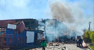 Війська РФ поцілили по ринку та храму у Вільнянську, є загиблі й поранені Війська-РФ-поцілили-по-ринку-та-храму-у-Вільнянську,-є-загиблі-й-поранені