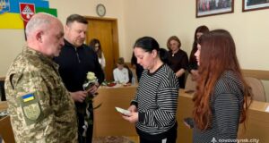 У Нововолинську вшанували пам’ять загиблих захисників Трьом-Героям-посмертно-присвоєно-державні-нагороди