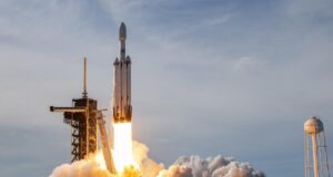 Ось чому космічні ракети після запуску летять по кривій, а не прямо вгору Ось-чому-космічні-ракети-після-запуску-летять-по-кривій,-а-не-прямо-вгору