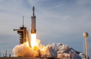 Ось чому космічні ракети після запуску летять по кривій, а не прямо вгору Ось-чому-космічні-ракети-після-запуску-летять-по-кривій,-а-не-прямо-вгору