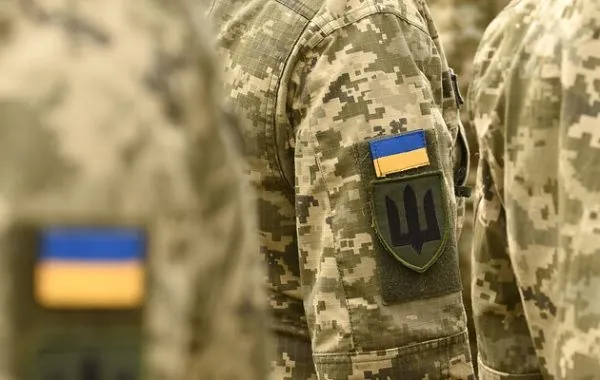 ЗСУ підтвердили факт побиття військового: розслідування триває У-ЗСУ-підтвердили-факт-побиття-військового-на-відео,-причетного-розшукують
