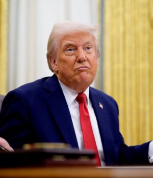 tramp_gettyimages_2207385984_97d42a0c9ac26f52ab2690c876216dd8_1300x820.jpg У Трампа почали готуватися до поразки республіканців на виборах до Конгресу США, – WP