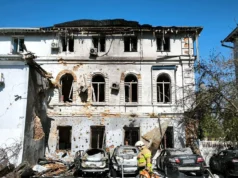 Атака дрону в Чернігові: троє поранених унаслідок обстрілу Дрон-рф-атакував-центр-Чернігова-–-троє-людей-отримали-поранення