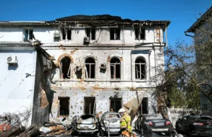 Атака дрону в Чернігові: троє поранених унаслідок обстрілу Дрон-рф-атакував-центр-Чернігова-–-троє-людей-отримали-поранення