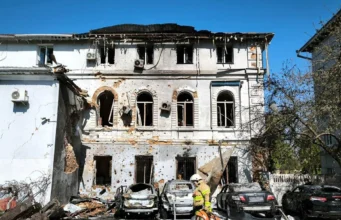 Атака дрону в Чернігові: троє поранених унаслідок обстрілу Дрон-рф-атакував-центр-Чернігова-–-троє-людей-отримали-поранення