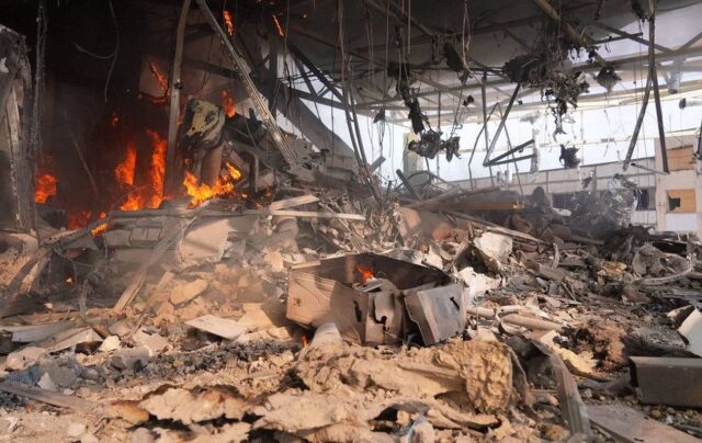Вибухи у Запоріжжі: російські атаки призвели до жертв та руйнувань РФ вдарила КАБами по Запоріжжю: спалахнули пожежі, є загиблий
