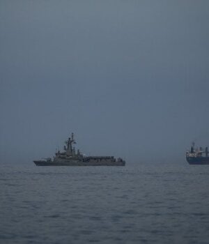 США-заявили-про-завершення-наступальної-фази-війни-з-Іраном:-у-Ормузькій-протоці-знову-атакували-судно
