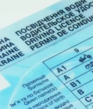 Посвідчення водія в Україні планують видавати з 15 років