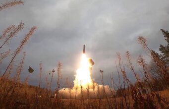 Росія закриває полігон “Кура” для випробувань ракет напередодні параду в Москві Росія розпочинає випробування ракет, які можуть нести ядерний заряд