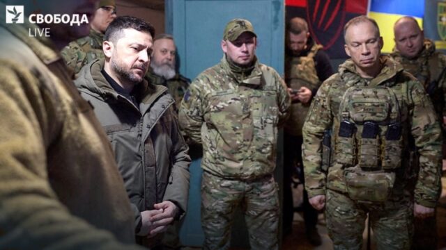 Зміни в армії: нові зарплати та перегляд бронювання військових в Україні Зеленський-знову-взявся-за-мобілізацію:-зарплати-ЗСУ,-бронювання,-терміни-служби