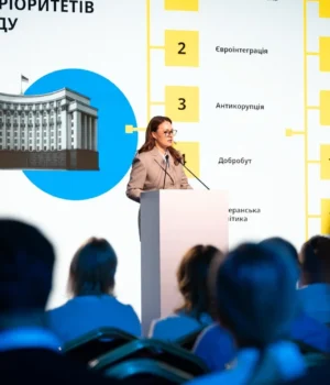Кабмін дозволив виїзд за кордон більшості жінок-чиновниць під час воєнного стану
