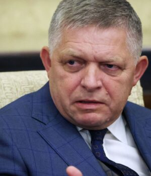 Сікорський назвав умову, за якої Польща пробачить Фіцо візит до Росії