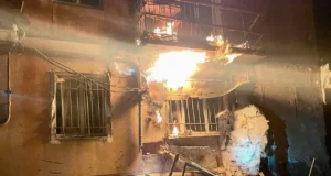 Нічна атака на Дніпро: поранено людину, пошкоджено будівлі Нічна-атака-на-Дніпро:-поранено-людину-та-пошкоджено-багатоповерхівку