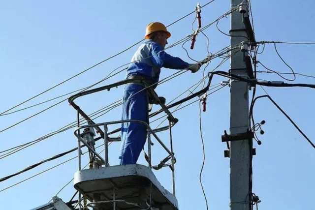 Енергетики отримають доплати від уряду за складні умови роботи Енергетики отримають доплати від уряду за складні умови роботи