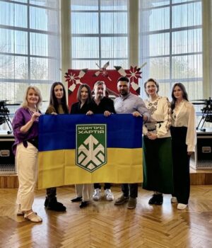 Два-дрони-бомбардувальники-для-«Хартії»-від-Нововолинської-громади:-військовим-передали-обладнання-за-700-тисяч-гривень