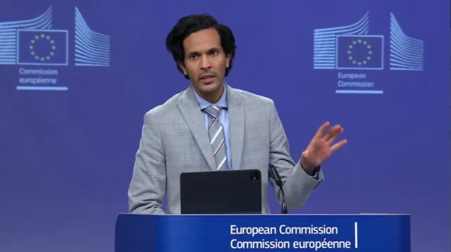 ЄС не евакуйовуватиме дипломатів із Києва попри погрози Росії ЄС не евакуйовуватиме дипломатів із Києва попри погрози Росії