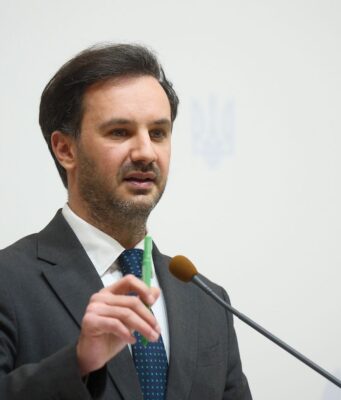 Ушаков висунув ультиматум щодо мирних переговорів з Україною “Обмовка за Фрейдом”: МЗС упіймало помічника Путіна на брехні щодо миру з Україною