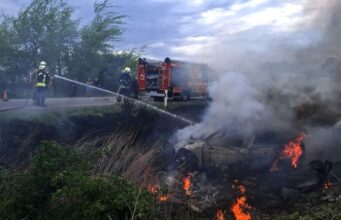 Біля Луцька легковик злетів у кювет і загорівся Біля-Луцька-легковик-злетів-у-кювет-і-загорівся