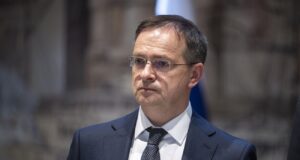 Володимир Мединський отримав 10 років ув’язнення за антиукраїнський підручник Мединський отримав вирок за антиукраїнський підручник