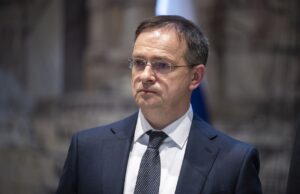 Володимир Мединський отримав 10 років ув’язнення за антиукраїнський підручник Мединський отримав вирок за антиукраїнський підручник