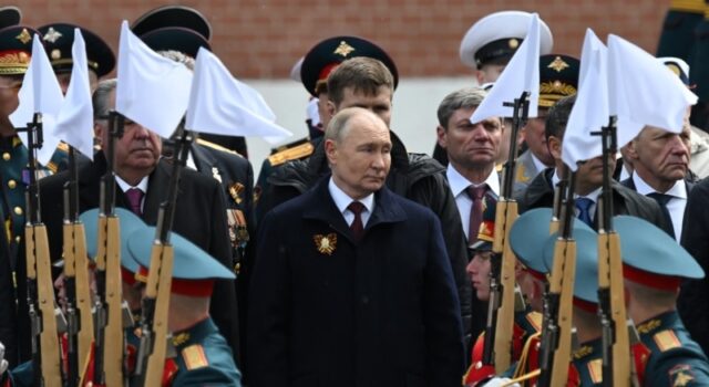 Росія оголосила про перемир’я на День перемоги, але атаки тривають Парадокс-9-травня:-Україна-зіпсує-свято-Путіну,-але-він,-навпаки,-зрадіє?