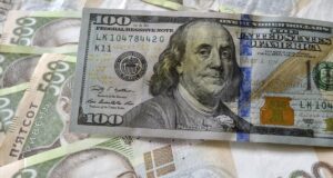 Курс долара в Україні 9 травня: скільки коштує валюта в суботу Курс-долара-в-Україні-9-травня:-скільки-коштує-валюта-в-суботу