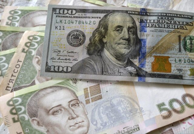 Курс долара в Україні 9 травня: скільки коштує валюта в суботу Курс-долара-в-Україні-9-травня:-скільки-коштує-валюта-в-суботу
