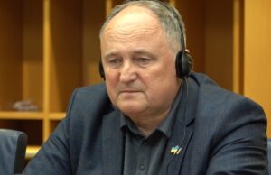 Лікар з Маріуполя розповів про роботу під час блокади на Європарламенті «Тіла-у-декілька-шарів»:-керівник-маріупольської-лікарні-виступив-у-Європарламенті
