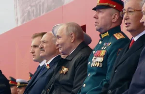 Парад у Москві 9 травня: особливості та зміни у форматі Без-військової-техніки,-але-з-корейцями-Парад-у-москві-9-травня-став-найскромнішим-–-тривав.