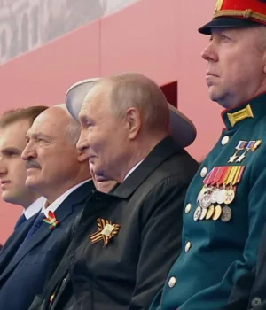 Без-військової-техніки,-але-з-корейцями-Парад-у-москві-9-травня-став-найскромнішим-–-тривав.