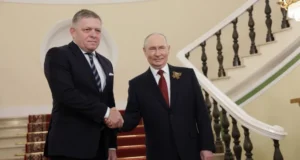 Кремль спростував інформацію про передачу послань між Фіцо та Зеленським У-кремлі-заявили,-що-Фіцо-не-передавав-путіну-жодних-послань-від-Зеленського