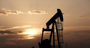 Світові запаси нафти стрімко скорочуються, ціни можуть злетіти ще вище, – Bloomberg Світові-запаси-нафти-стрімко-скорочуються,-ціни-можуть-злетіти-ще-вище,-–-bloomberg