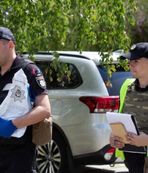 У Києві чоловік стріляв посеред вулиці: що відомо
