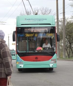 «Тролейбус-перемоги»-Як-переселенка-з-Маріуполя-стала-водійкою-громадського-транспорту-і-чекає-на-рідних-з.