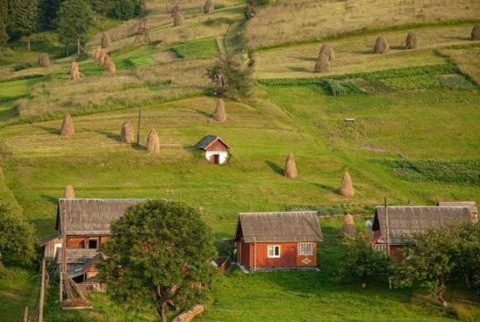 Тренд на життя в селі: родина купила стару хату на Київщині й почала ремонт Тренд-на життя-в селі:-родина-купила-стару-хату-на Київщині-й почала-ремонт