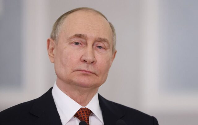 Німеччина відхилила пропозицію Путіна щодо Шредера як посередника у переговорах з Росією Німеччина відкинула пропозицію Путіна призначити Шредера переговірником між ЄС і РФ