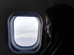 Чому у вікнах літака є отвори: пілот розкрив їхнє справжнє призначення Чому-у-вікнах-літака-є-отвори:-пілот-розкрив-їхнє-справжнє-призначення