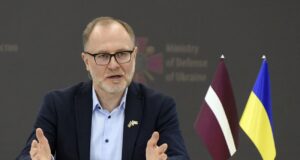 Міністр оборони Латвії подав у відставку після атаки дронів Глава Міноборони Латвії подав у відставку через дрони, які порушили повітряний простір