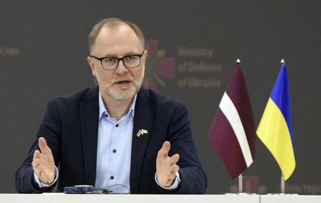 Міністр оборони Латвії подав у відставку після атаки дронів Глава Міноборони Латвії подав у відставку через дрони, які порушили повітряний простір