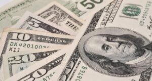 Долар пішов угору на тлі кризи на Близькому Сході та стрибка цін на нафту, –... Долар-пішов-угору-на-тлі-кризи-на-Близькому-Сході-та-стрибка-цін-на-нафту,-–.