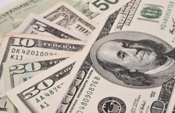 Долар пішов угору на тлі кризи на Близькому Сході та стрибка цін на нафту, –... Долар-пішов-угору-на-тлі-кризи-на-Близькому-Сході-та-стрибка-цін-на-нафту,-–.
