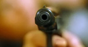 Житель Черкас постане перед судом за стрілянину по неповнолітніх Житель Черкас постане перед судом за стрілянину по неповнолітніх