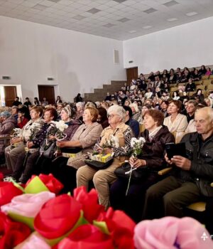 Мам-загиблих-та-зниклих-безвісти-Захисників-у-Нововолинську-привітали-з-Днем-матері